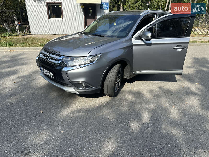 Внедорожник / Кроссовер Mitsubishi Outlander 2016 в Харькове