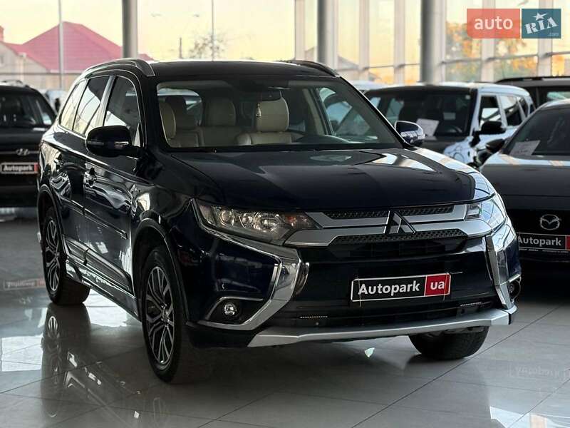 Позашляховик / Кросовер Mitsubishi Outlander 2016 в Одесі