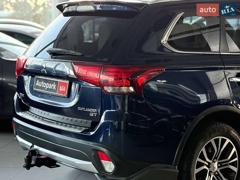 Позашляховик / Кросовер Mitsubishi Outlander 2016 в Одесі