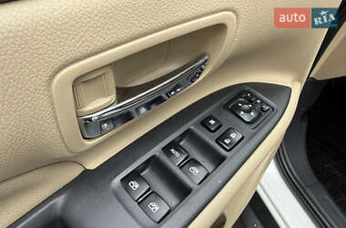 Внедорожник / Кроссовер Mitsubishi Outlander 2015 в 