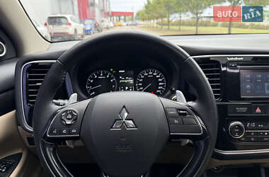Внедорожник / Кроссовер Mitsubishi Outlander 2015 в 