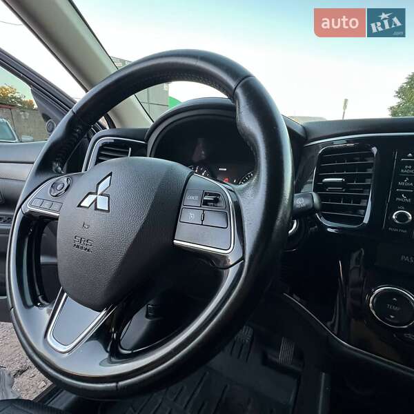 Позашляховик / Кросовер Mitsubishi Outlander 2016 в Чернігові