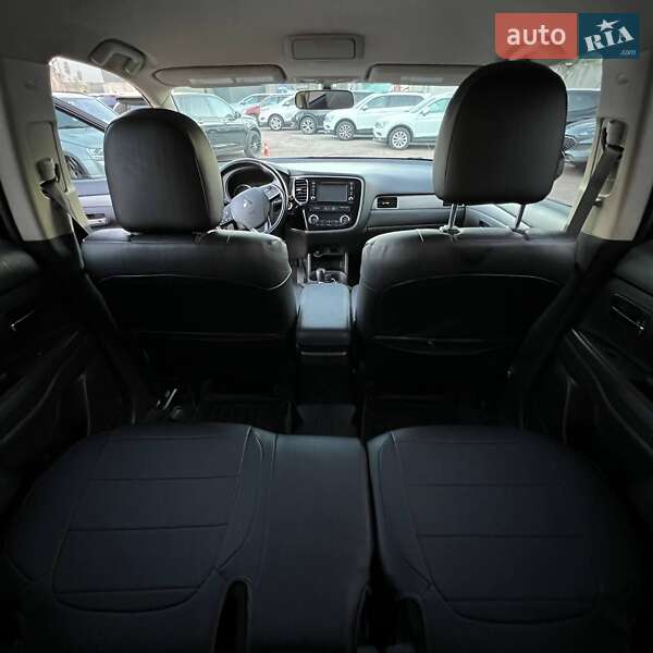 Позашляховик / Кросовер Mitsubishi Outlander 2016 в Чернігові