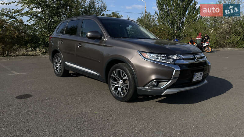 Позашляховик / Кросовер Mitsubishi Outlander 2015 в Кривому Розі фото 2 Позашляховик / Кросовер Mitsubishi Outlander 2015 в Кривому Розі