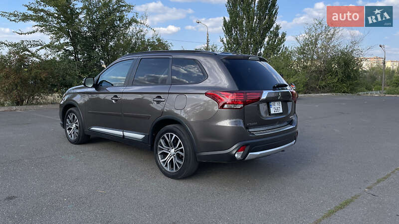 Позашляховик / Кросовер Mitsubishi Outlander 2015 в Кривому Розі фото 4 Позашляховик / Кросовер Mitsubishi Outlander 2015 в Кривому Розі