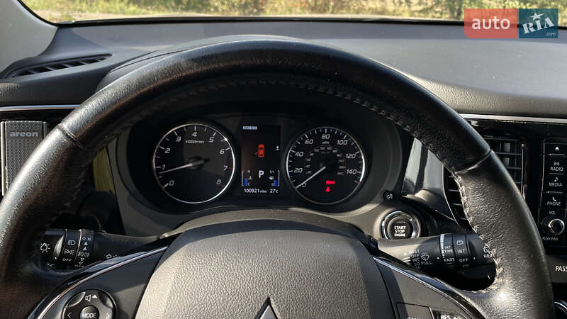 Позашляховик / Кросовер Mitsubishi Outlander 2015 в Кривому Розі фото 9 Позашляховик / Кросовер Mitsubishi Outlander 2015 в Кривому Розі