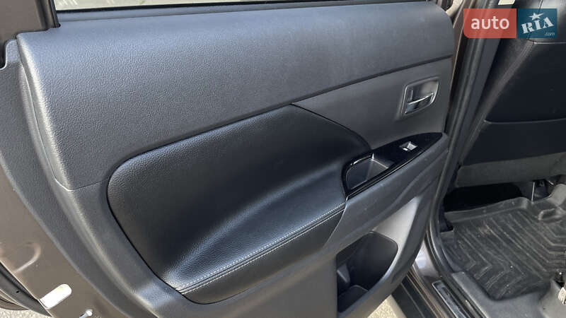 Позашляховик / Кросовер Mitsubishi Outlander 2015 в Кривому Розі фото 26 Позашляховик / Кросовер Mitsubishi Outlander 2015 в Кривому Розі