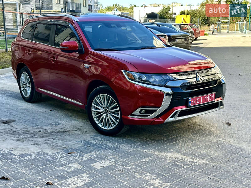 Внедорожник / Кроссовер Mitsubishi Outlander 2021 в Львове