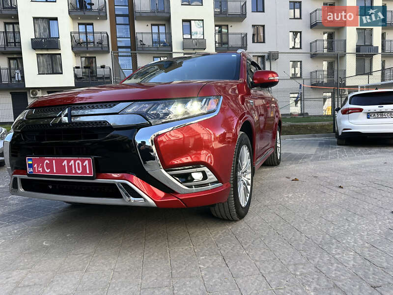 Внедорожник / Кроссовер Mitsubishi Outlander 2021 в Львове