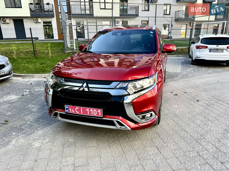 Внедорожник / Кроссовер Mitsubishi Outlander 2021 в Львове