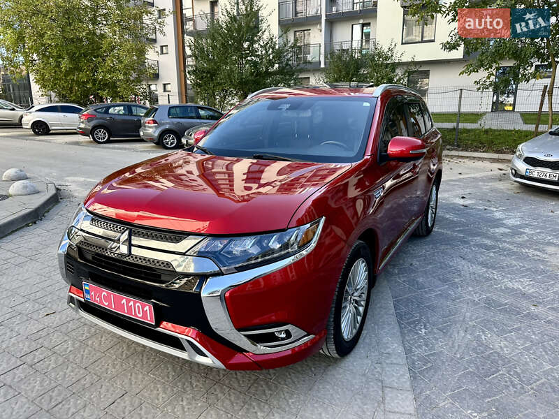Внедорожник / Кроссовер Mitsubishi Outlander 2021 в Львове