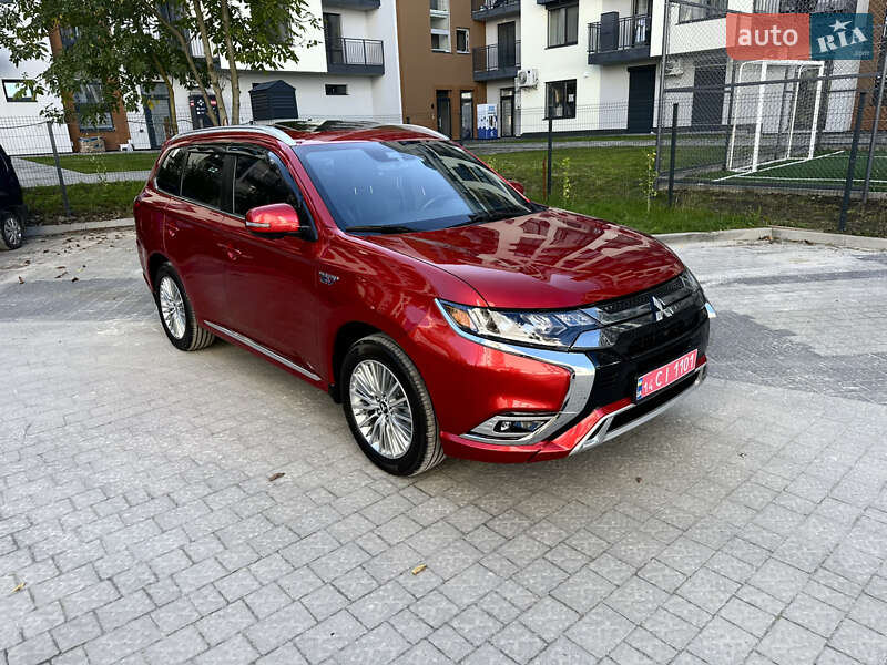 Внедорожник / Кроссовер Mitsubishi Outlander 2021 в Львове