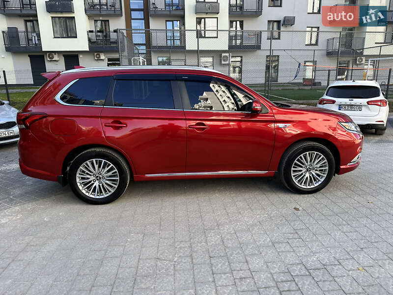 Внедорожник / Кроссовер Mitsubishi Outlander 2021 в Львове