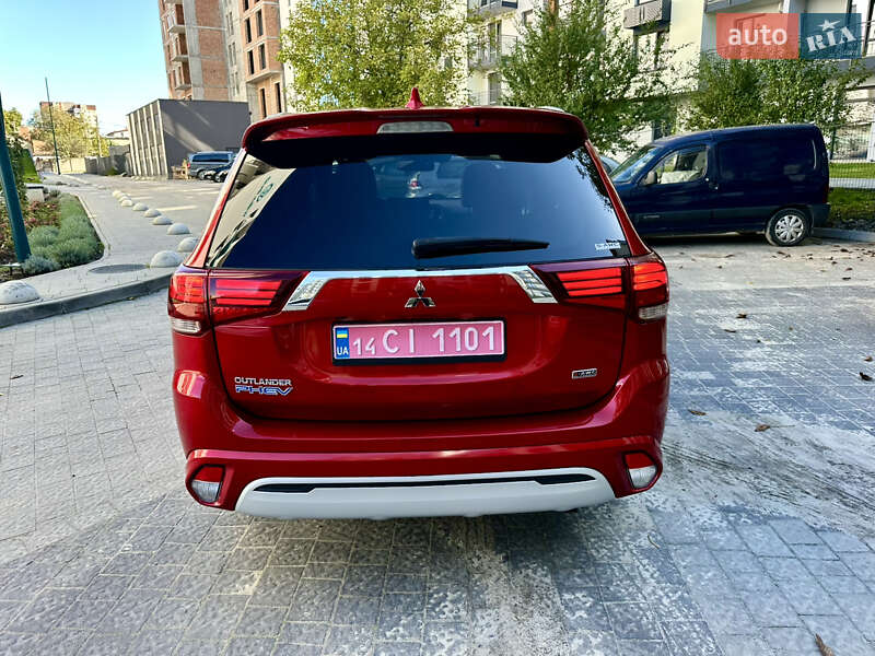 Внедорожник / Кроссовер Mitsubishi Outlander 2021 в Львове