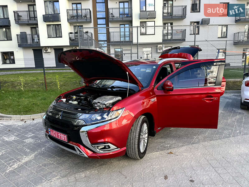 Внедорожник / Кроссовер Mitsubishi Outlander 2021 в Львове
