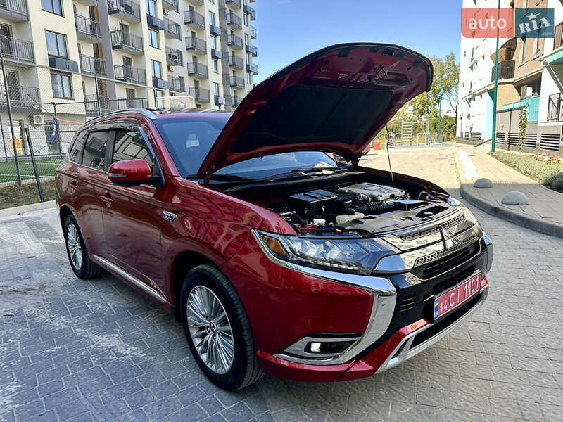 Внедорожник / Кроссовер Mitsubishi Outlander 2021 в Львове