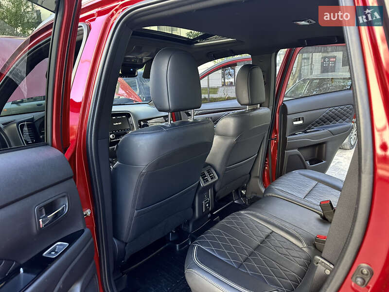 Внедорожник / Кроссовер Mitsubishi Outlander 2021 в Львове
