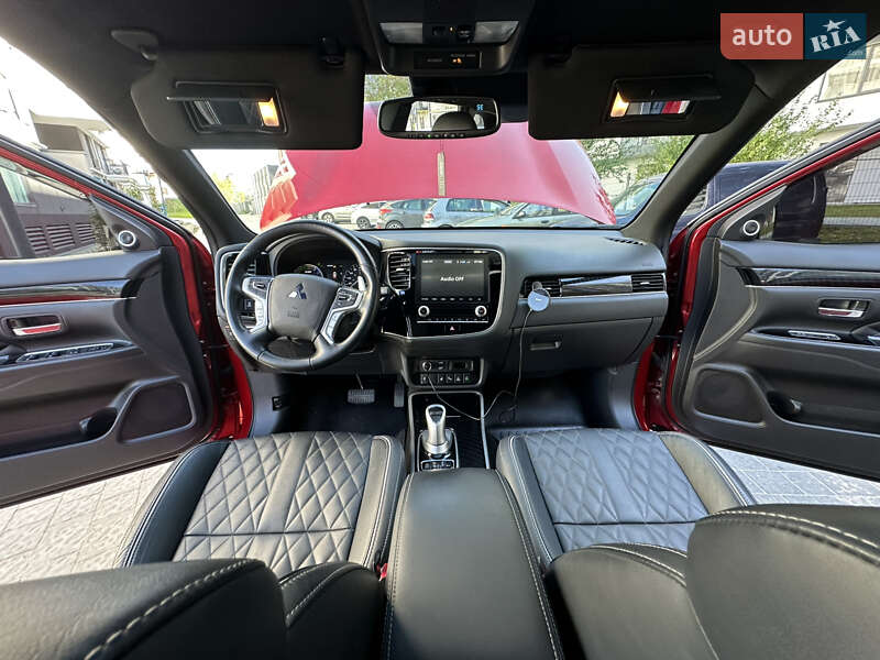 Внедорожник / Кроссовер Mitsubishi Outlander 2021 в Львове