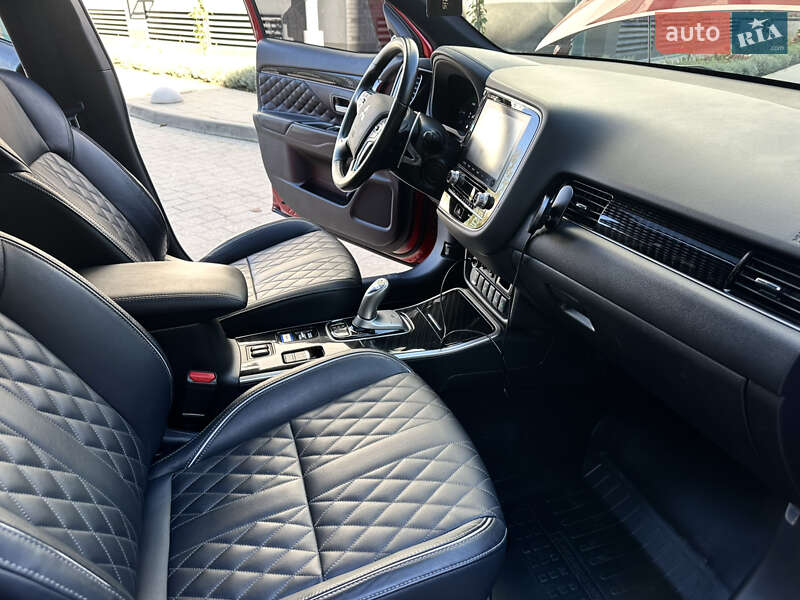 Внедорожник / Кроссовер Mitsubishi Outlander 2021 в Львове