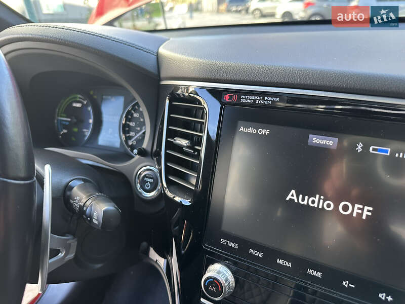 Внедорожник / Кроссовер Mitsubishi Outlander 2021 в Львове