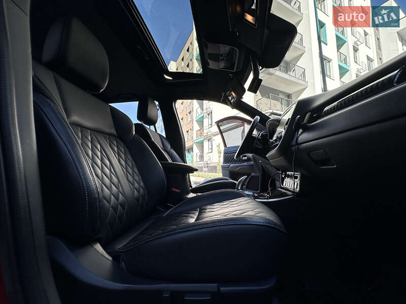 Внедорожник / Кроссовер Mitsubishi Outlander 2021 в Львове