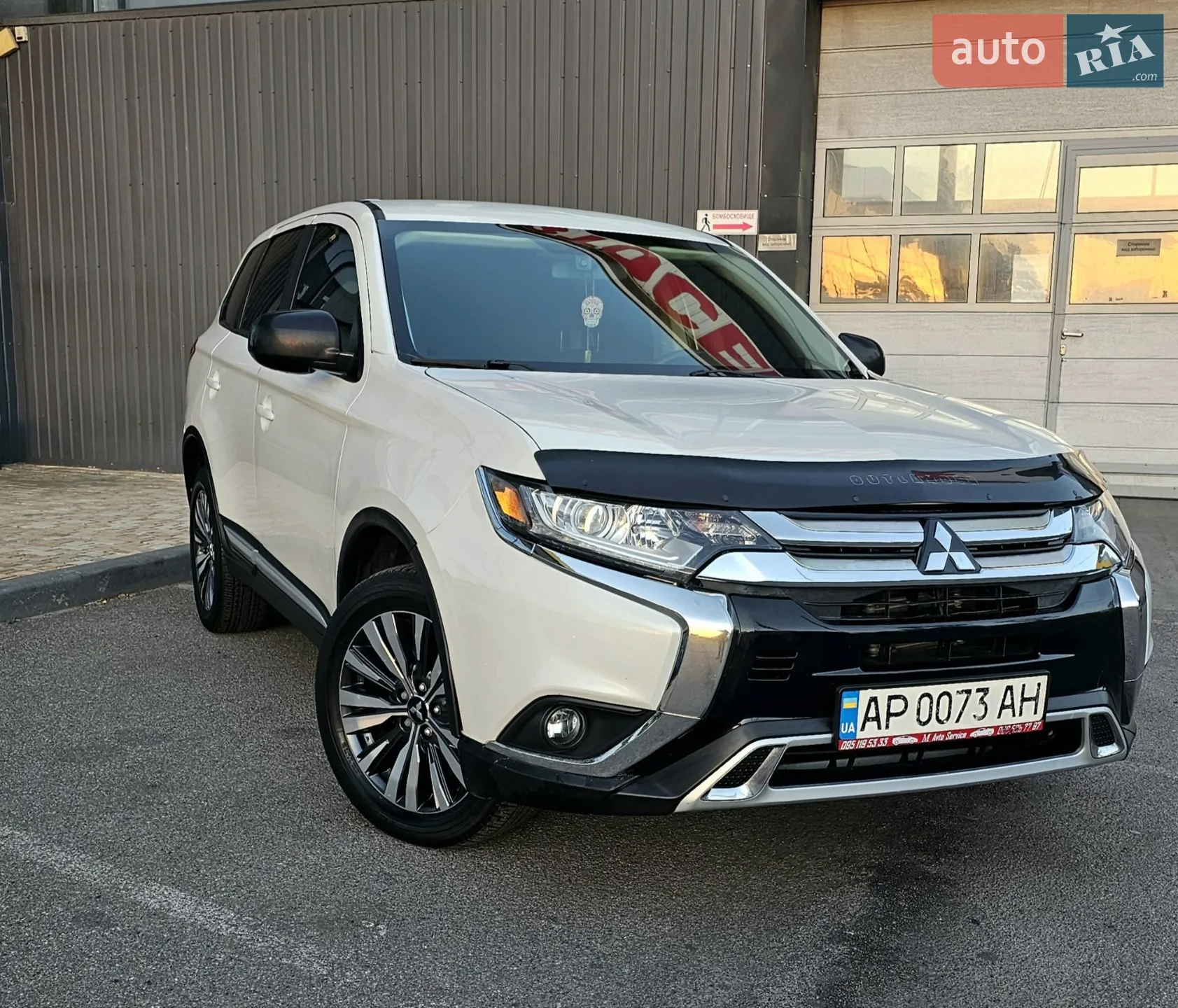 2019 Mitsubishi Outlander - фото 1