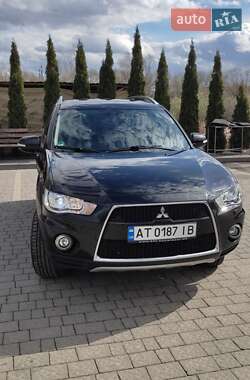 Внедорожник / Кроссовер Mitsubishi Outlander 2010 в Надворной