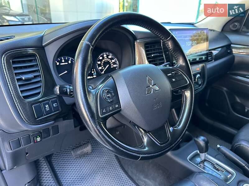 Внедорожник / Кроссовер Mitsubishi Outlander 2015 в Днепре
