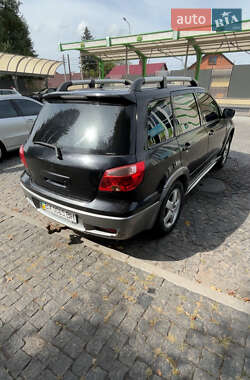 Внедорожник / Кроссовер Mitsubishi Outlander 2004 в 