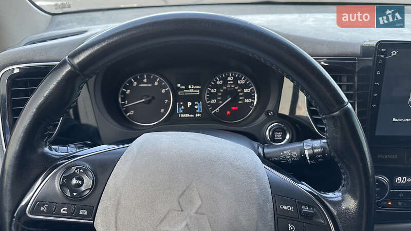 Позашляховик / Кросовер Mitsubishi Outlander 2015 в Києві