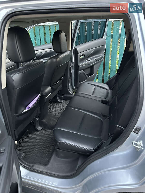 Внедорожник / Кроссовер Mitsubishi Outlander 2013 в Киеве