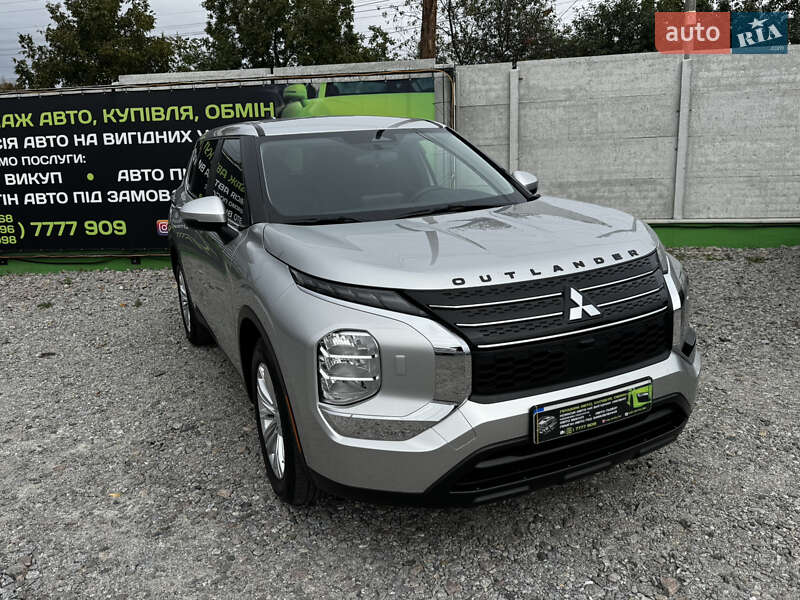 Внедорожник / Кроссовер Mitsubishi Outlander 2022 в 