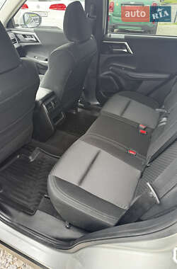Внедорожник / Кроссовер Mitsubishi Outlander 2022 в 