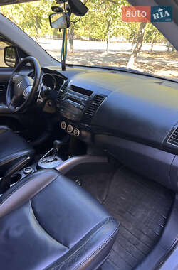 Внедорожник / Кроссовер Mitsubishi Outlander 2008 в 