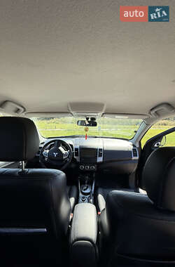 Внедорожник / Кроссовер Mitsubishi Outlander 2010 в 