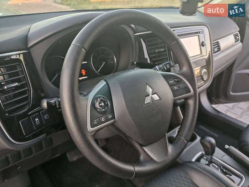 Внедорожник / Кроссовер Mitsubishi Outlander 2015 в Житомире фото 12 Внедорожник / Кроссовер Mitsubishi Outlander 2015 в Житомире