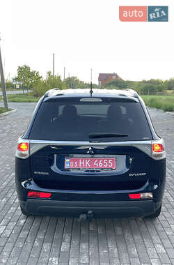 Внедорожник / Кроссовер Mitsubishi Outlander 2013 в 