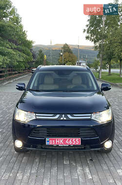 Внедорожник / Кроссовер Mitsubishi Outlander 2013 в 