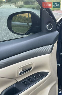 Внедорожник / Кроссовер Mitsubishi Outlander 2013 в 