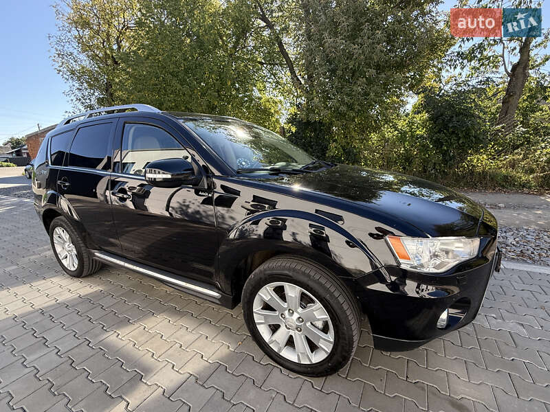 Внедорожник / Кроссовер Mitsubishi Outlander 2010 в 