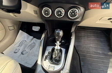 Внедорожник / Кроссовер Mitsubishi Outlander 2010 в 