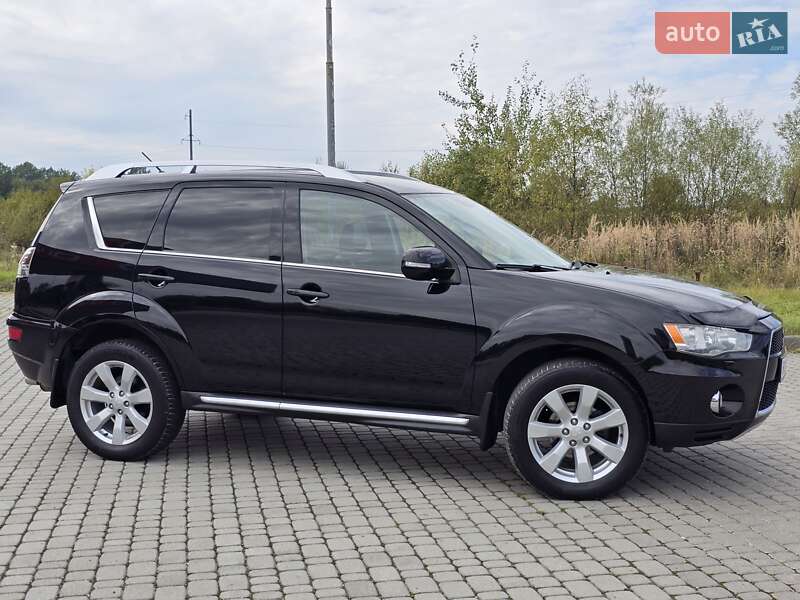 Внедорожник / Кроссовер Mitsubishi Outlander 2010 в Калуше