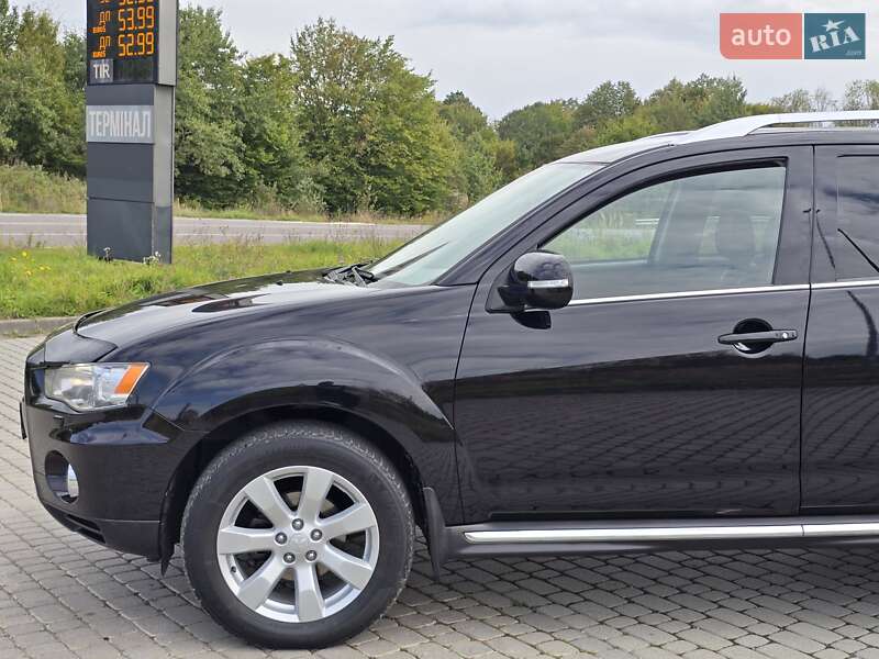 Внедорожник / Кроссовер Mitsubishi Outlander 2010 в Калуше