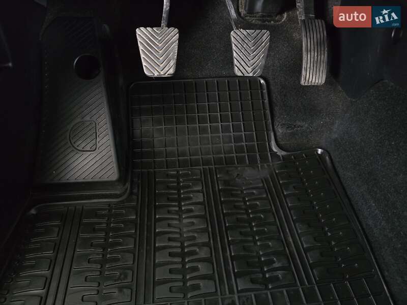 Внедорожник / Кроссовер Mitsubishi Outlander 2010 в Калуше