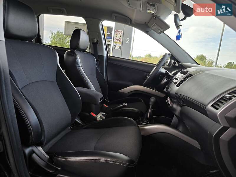 Внедорожник / Кроссовер Mitsubishi Outlander 2010 в Калуше