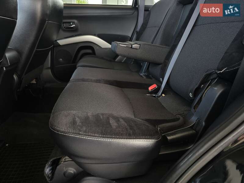 Внедорожник / Кроссовер Mitsubishi Outlander 2010 в Калуше