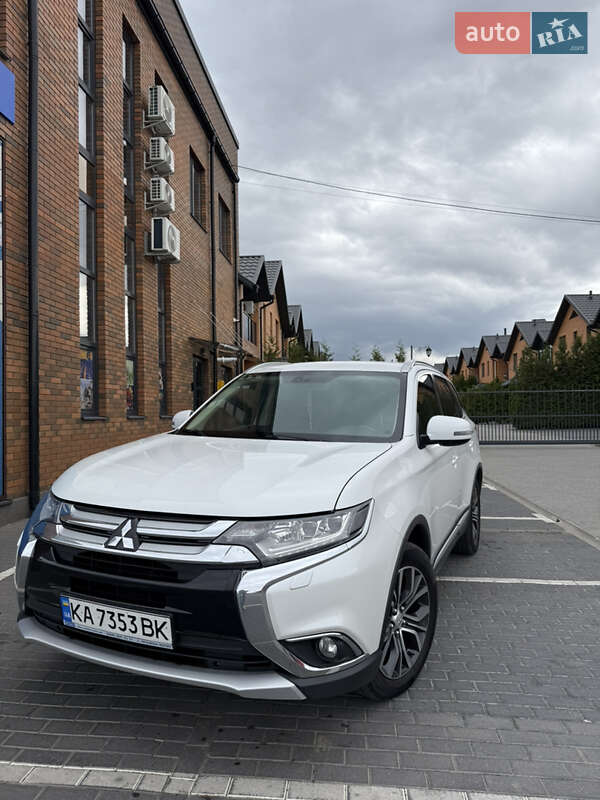 Внедорожник / Кроссовер Mitsubishi Outlander 2016 в Виннице