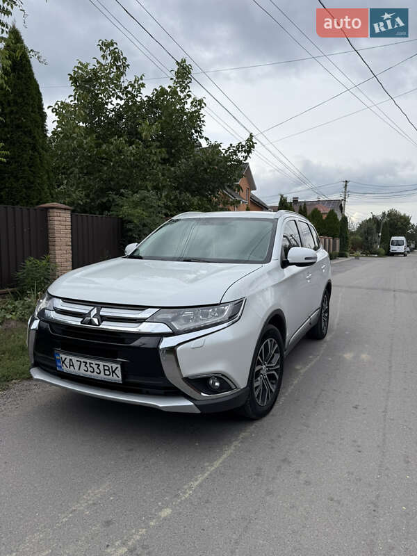 Внедорожник / Кроссовер Mitsubishi Outlander 2016 в Виннице