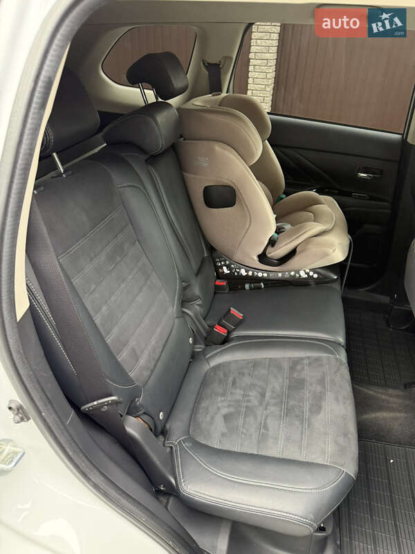 Внедорожник / Кроссовер Mitsubishi Outlander 2016 в Виннице