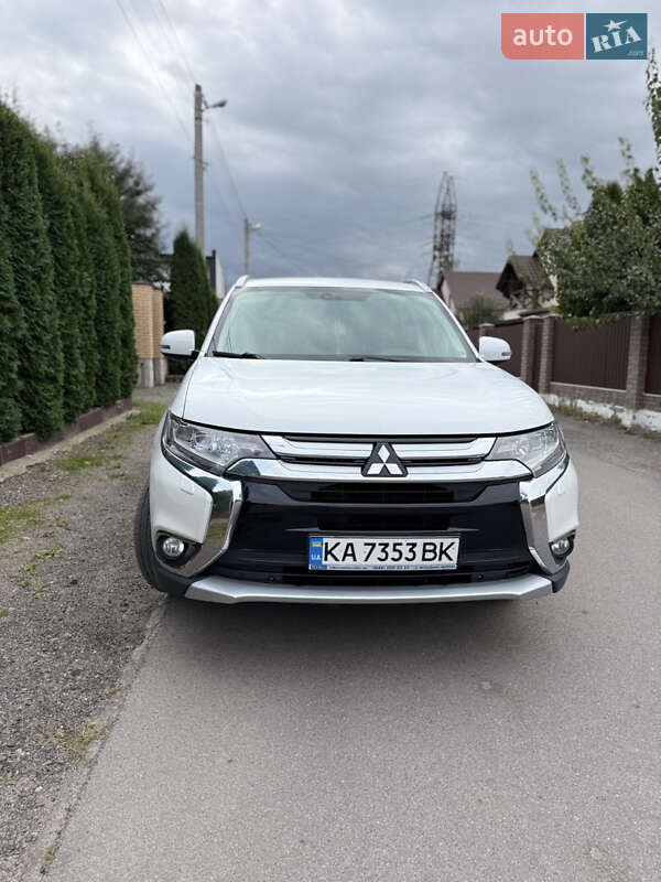 Внедорожник / Кроссовер Mitsubishi Outlander 2016 в Виннице